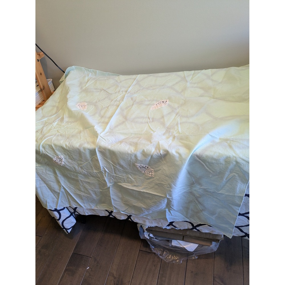 Vintage Mint Green Square Tablecloth with White Lace Floral Appliques 40x40
